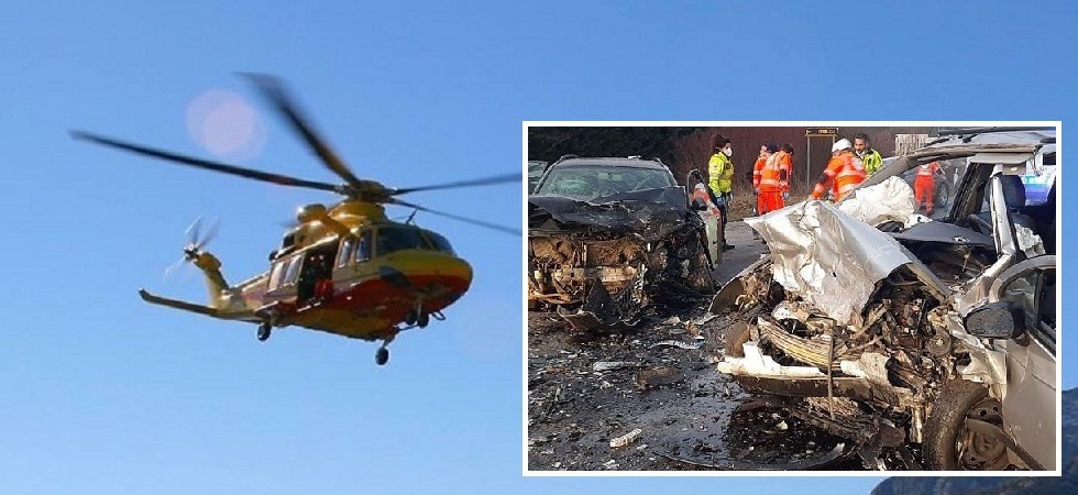 Terribile frontale tra due auto: grave un uomo elitrasportato in ospedale